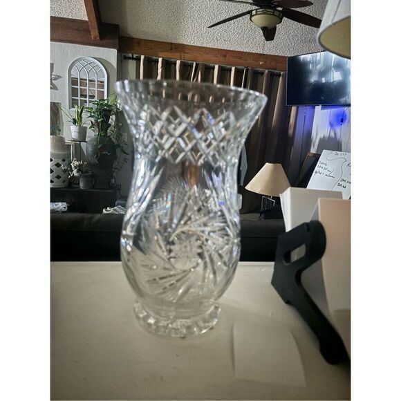 Vintage Crystal vase sunburst design - Picture 15 of 16